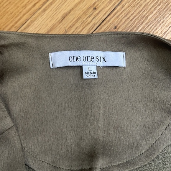 One one six/ strut & bolt olive green satin robe size large - Picture 2 of 7